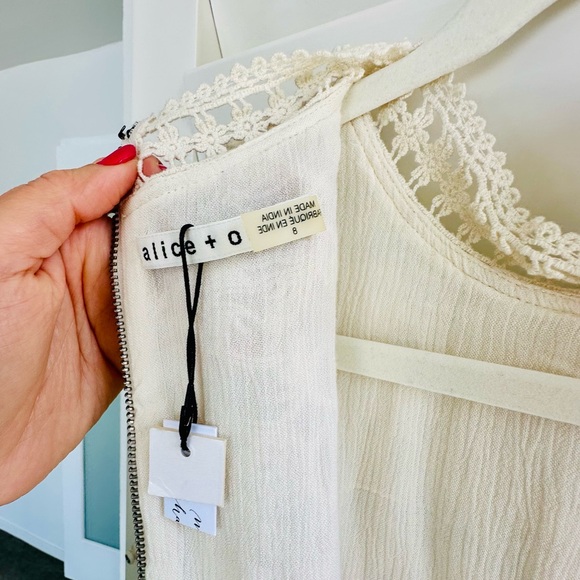 Alice + Olivia Enya Embroidered Dress size 8 - Picture 7 of 7